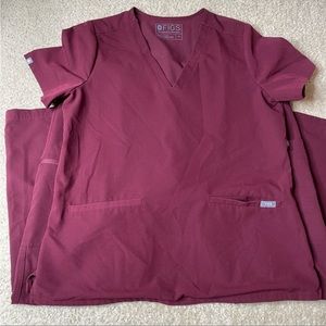 Figs scrub set medium top large bottom